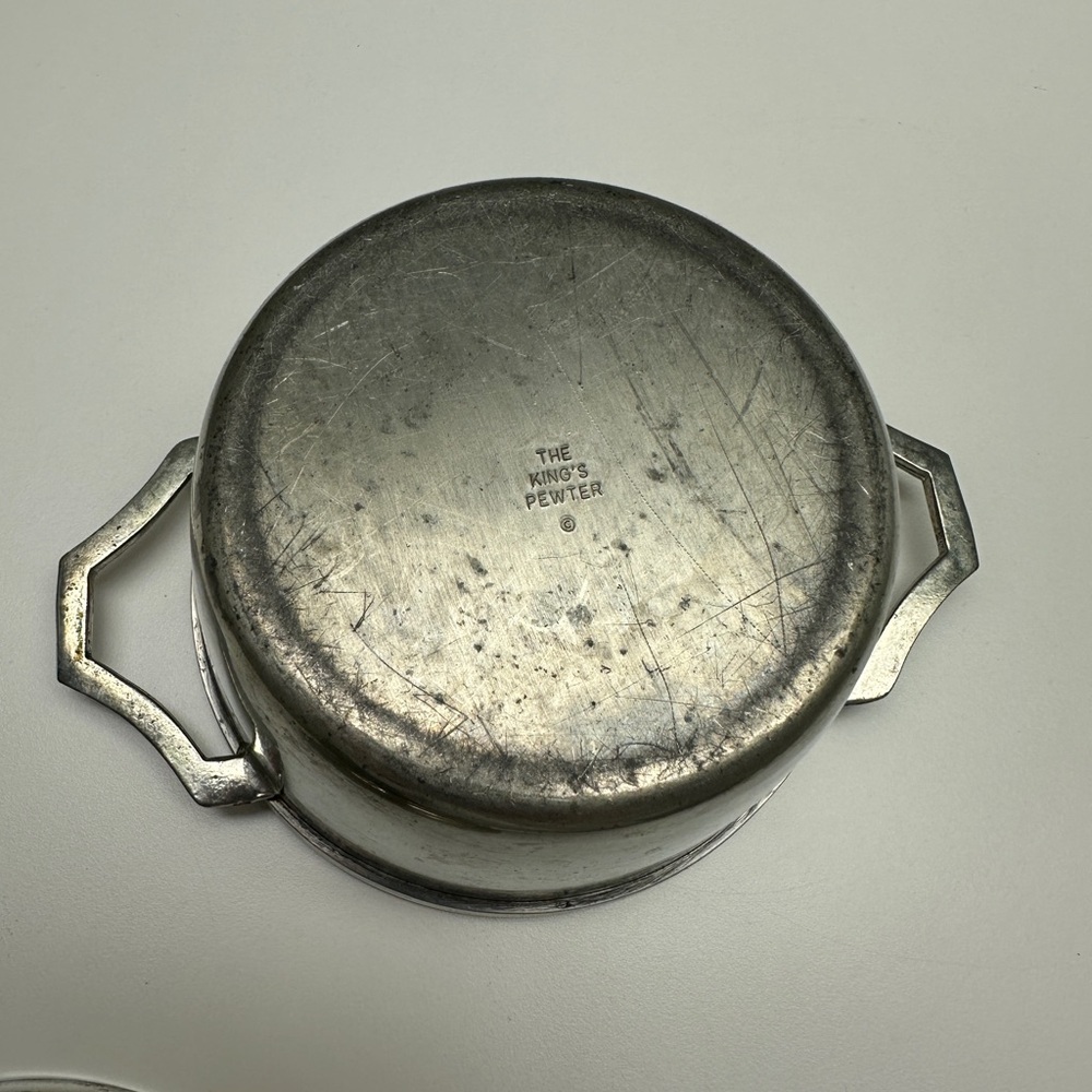 The King’s Pewter Box with Alligator on Top - Picture 5 of 6